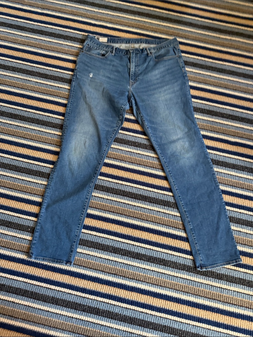 GAP Men’s Faded Blue Straight Jeans